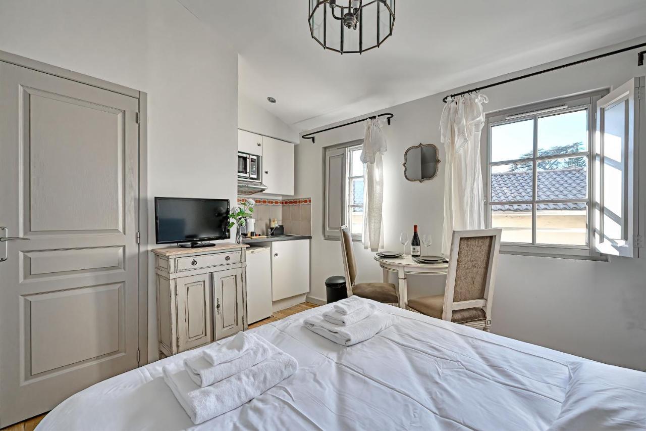 Au Coeur Des Papes, Dans Batisse De Charme Studios & Appartements En Coeur De Ville 아비뇽 외부 사진