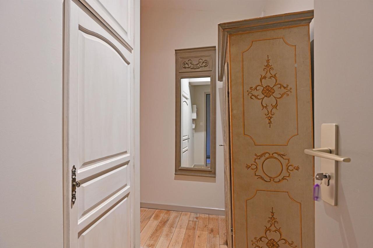 Au Coeur Des Papes, Dans Batisse De Charme Studios & Appartements En Coeur De Ville 아비뇽 외부 사진