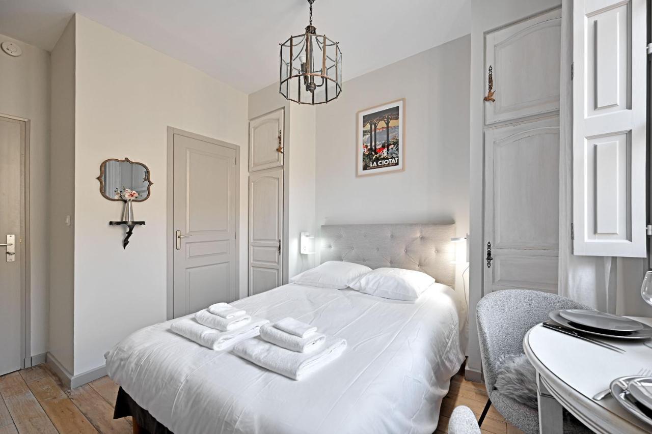 Au Coeur Des Papes, Dans Batisse De Charme Studios & Appartements En Coeur De Ville 아비뇽 외부 사진