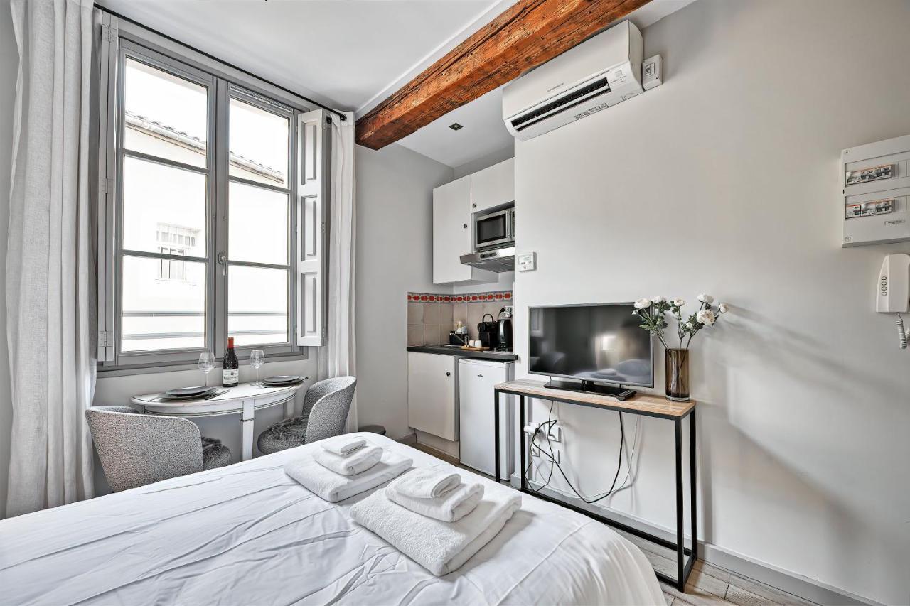 Au Coeur Des Papes, Dans Batisse De Charme Studios & Appartements En Coeur De Ville 아비뇽 외부 사진