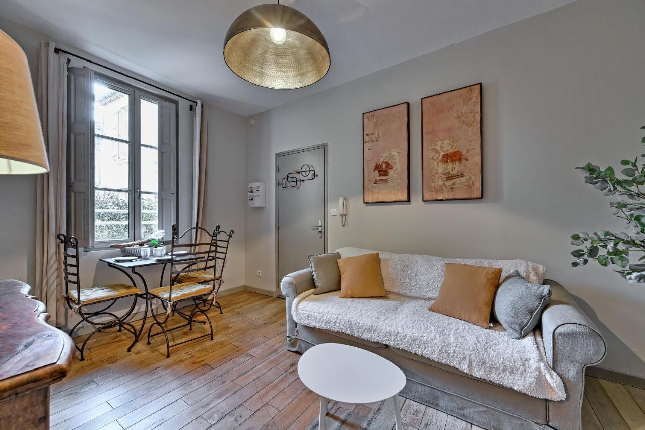 Au Coeur Des Papes, Dans Batisse De Charme Studios & Appartements En Coeur De Ville 아비뇽 외부 사진