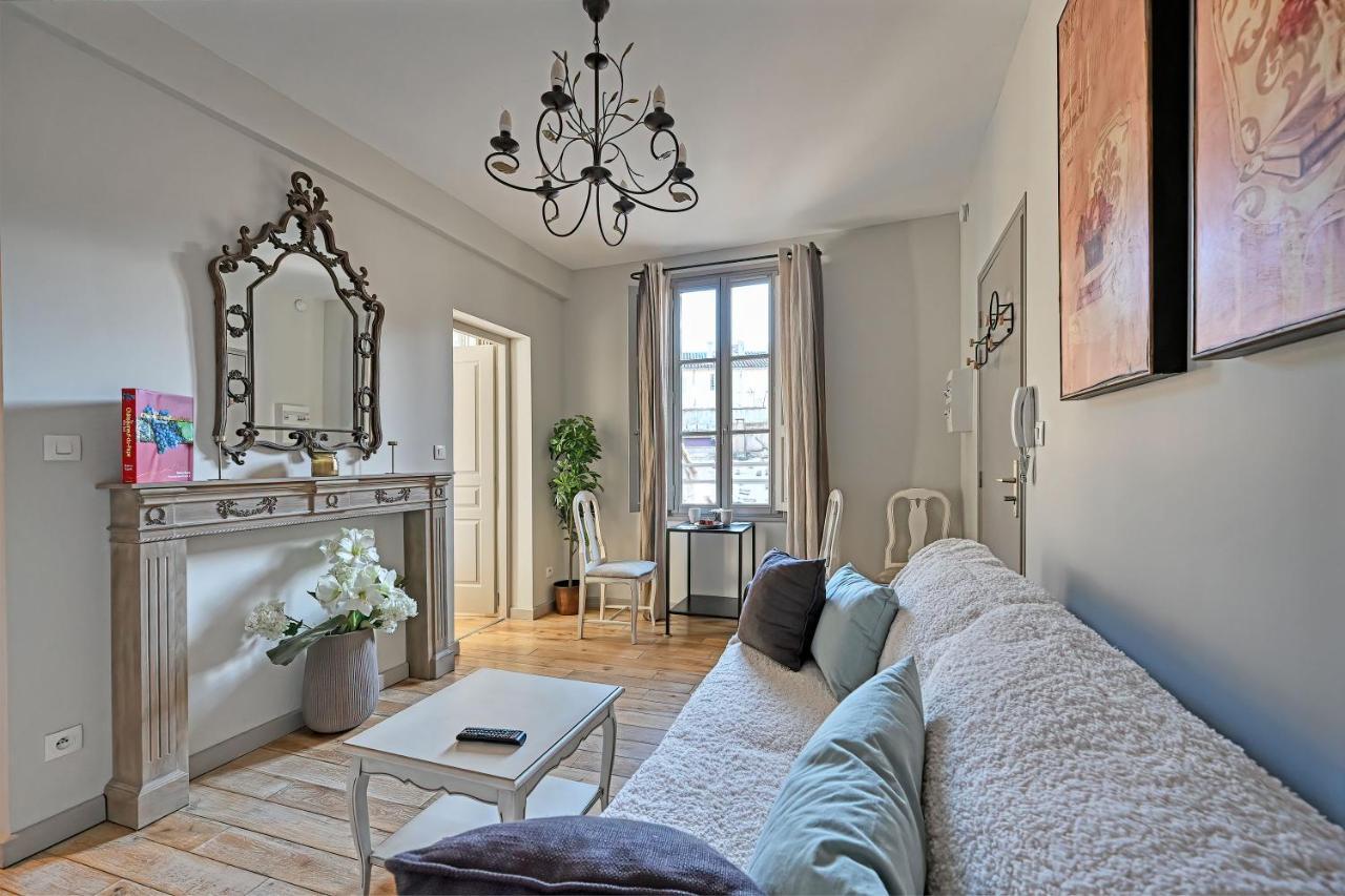 Au Coeur Des Papes, Dans Batisse De Charme Studios & Appartements En Coeur De Ville 아비뇽 외부 사진