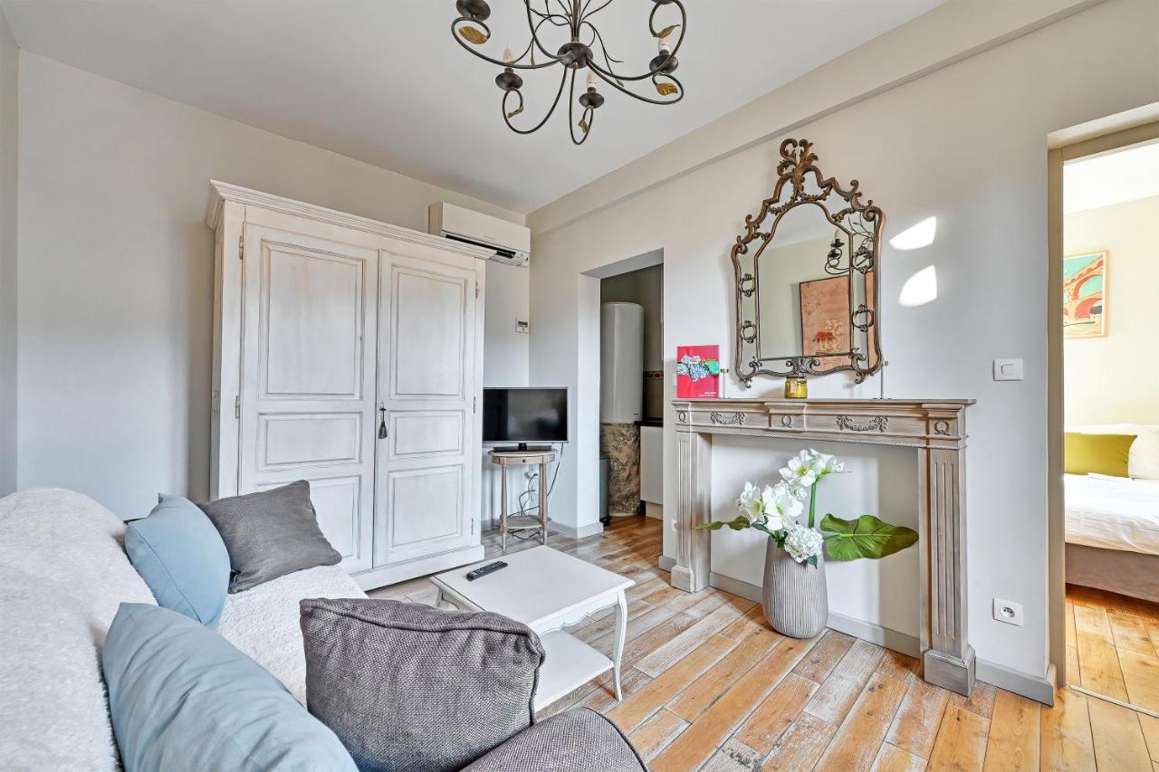 Au Coeur Des Papes, Dans Batisse De Charme Studios & Appartements En Coeur De Ville 아비뇽 외부 사진