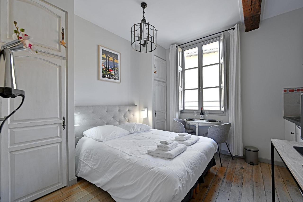 Au Coeur Des Papes, Dans Batisse De Charme Studios & Appartements En Coeur De Ville 아비뇽 외부 사진
