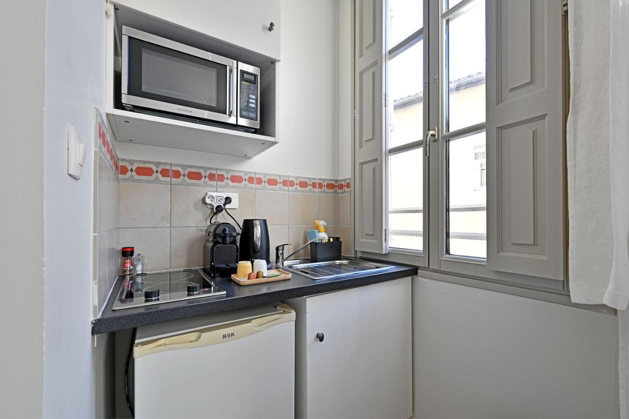 Au Coeur Des Papes, Dans Batisse De Charme Studios & Appartements En Coeur De Ville 아비뇽 외부 사진