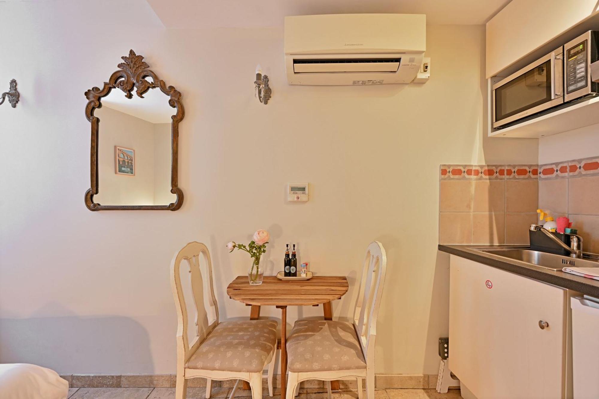 Au Coeur Des Papes, Dans Batisse De Charme Studios & Appartements En Coeur De Ville 아비뇽 외부 사진