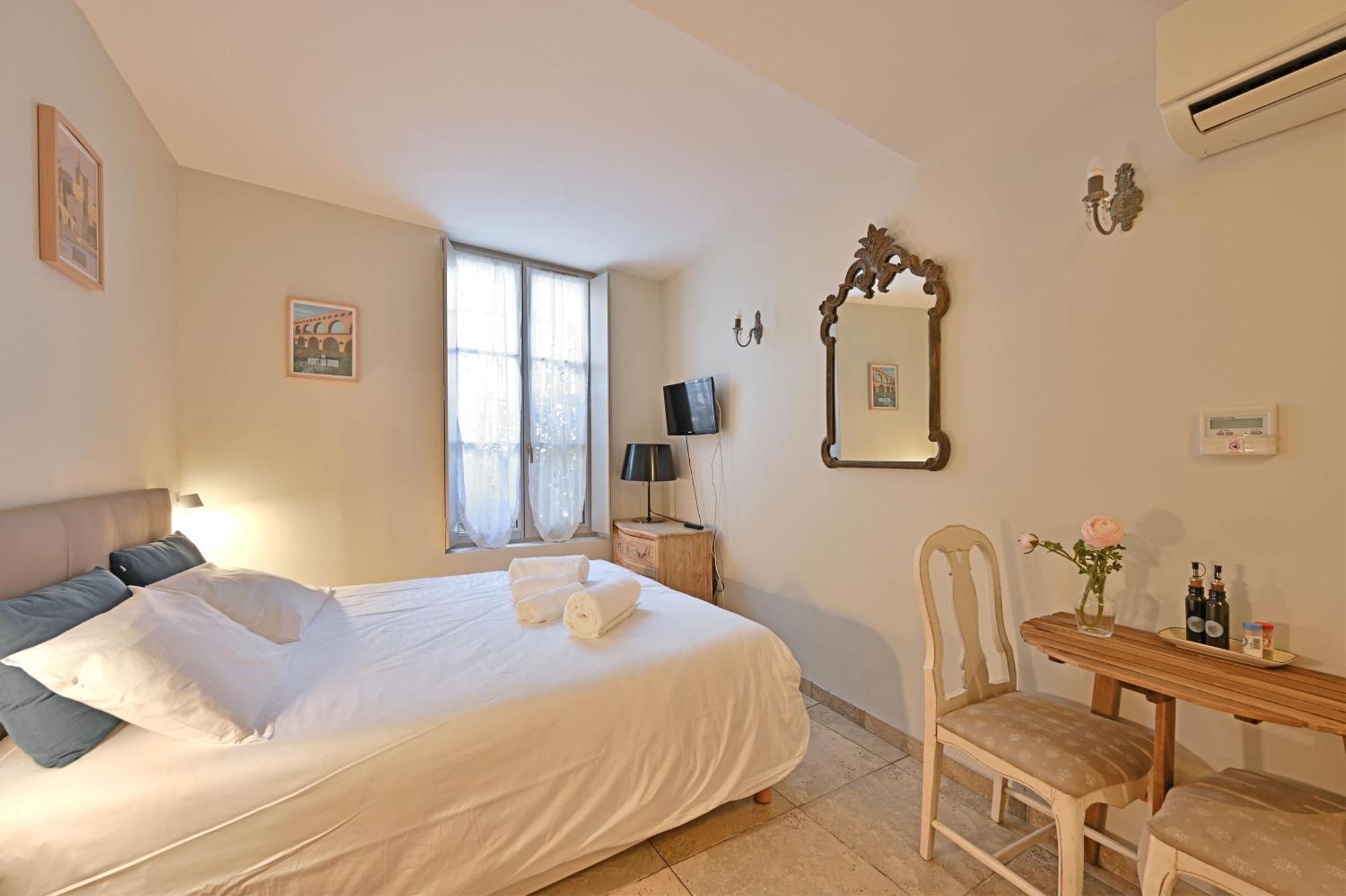 Au Coeur Des Papes, Dans Batisse De Charme Studios & Appartements En Coeur De Ville 아비뇽 외부 사진