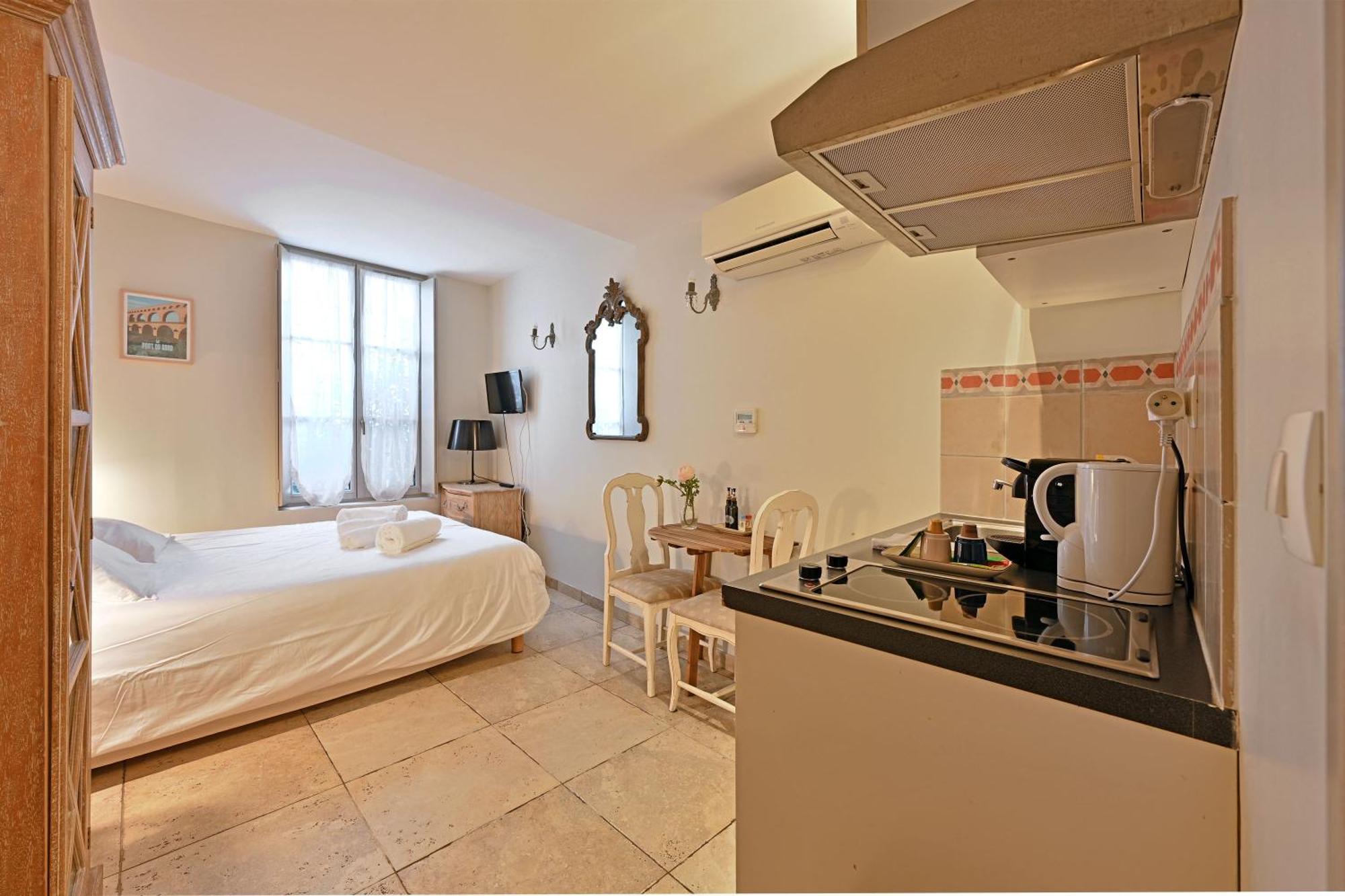 Au Coeur Des Papes, Dans Batisse De Charme Studios & Appartements En Coeur De Ville 아비뇽 외부 사진