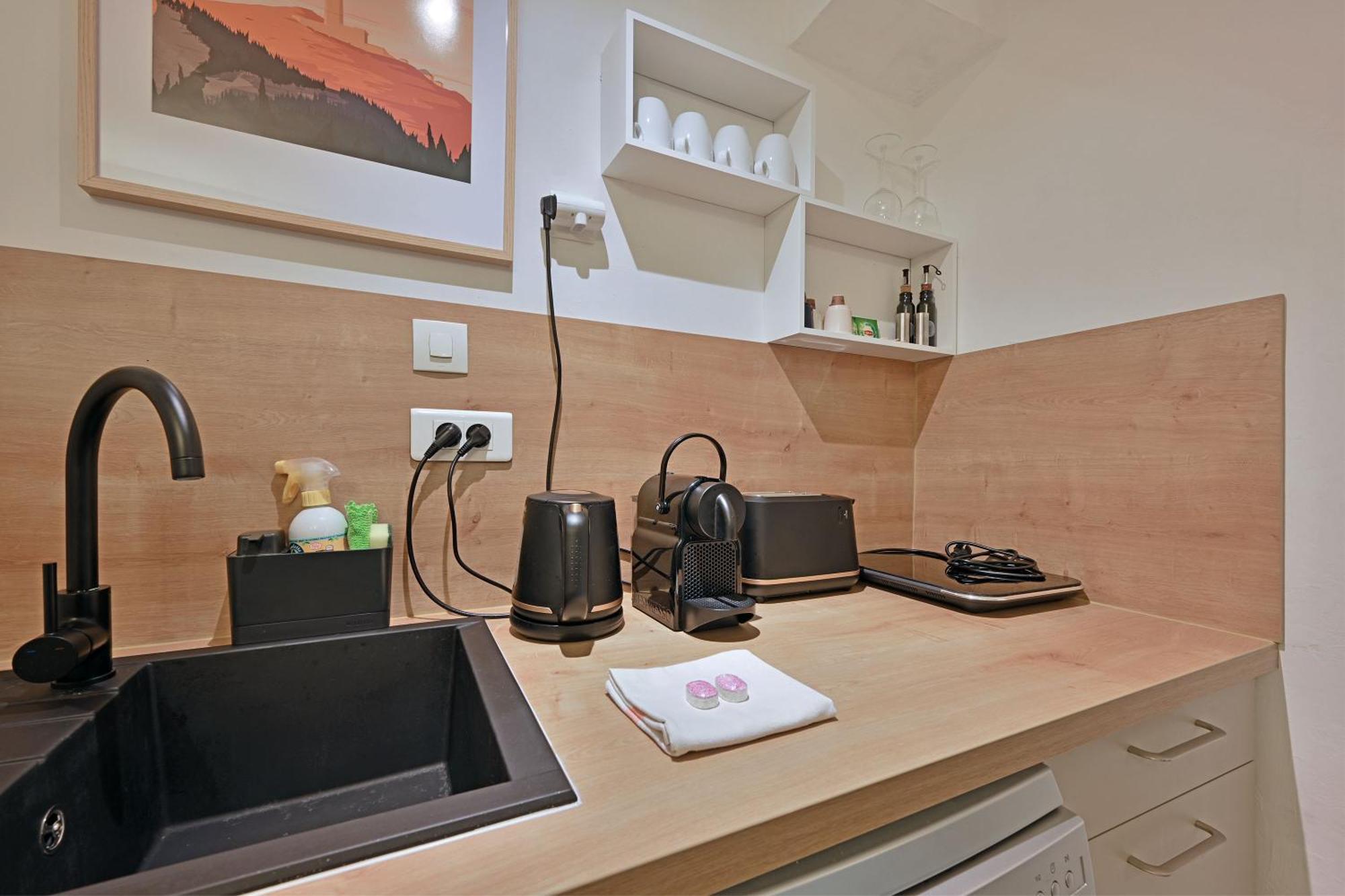 Au Coeur Des Papes, Dans Batisse De Charme Studios & Appartements En Coeur De Ville 아비뇽 외부 사진