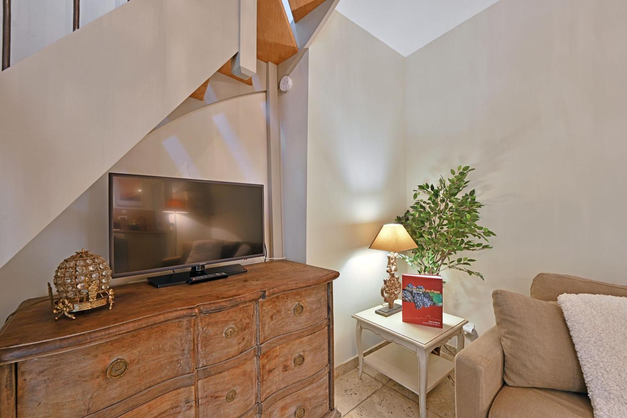 Au Coeur Des Papes, Dans Batisse De Charme Studios & Appartements En Coeur De Ville 아비뇽 외부 사진