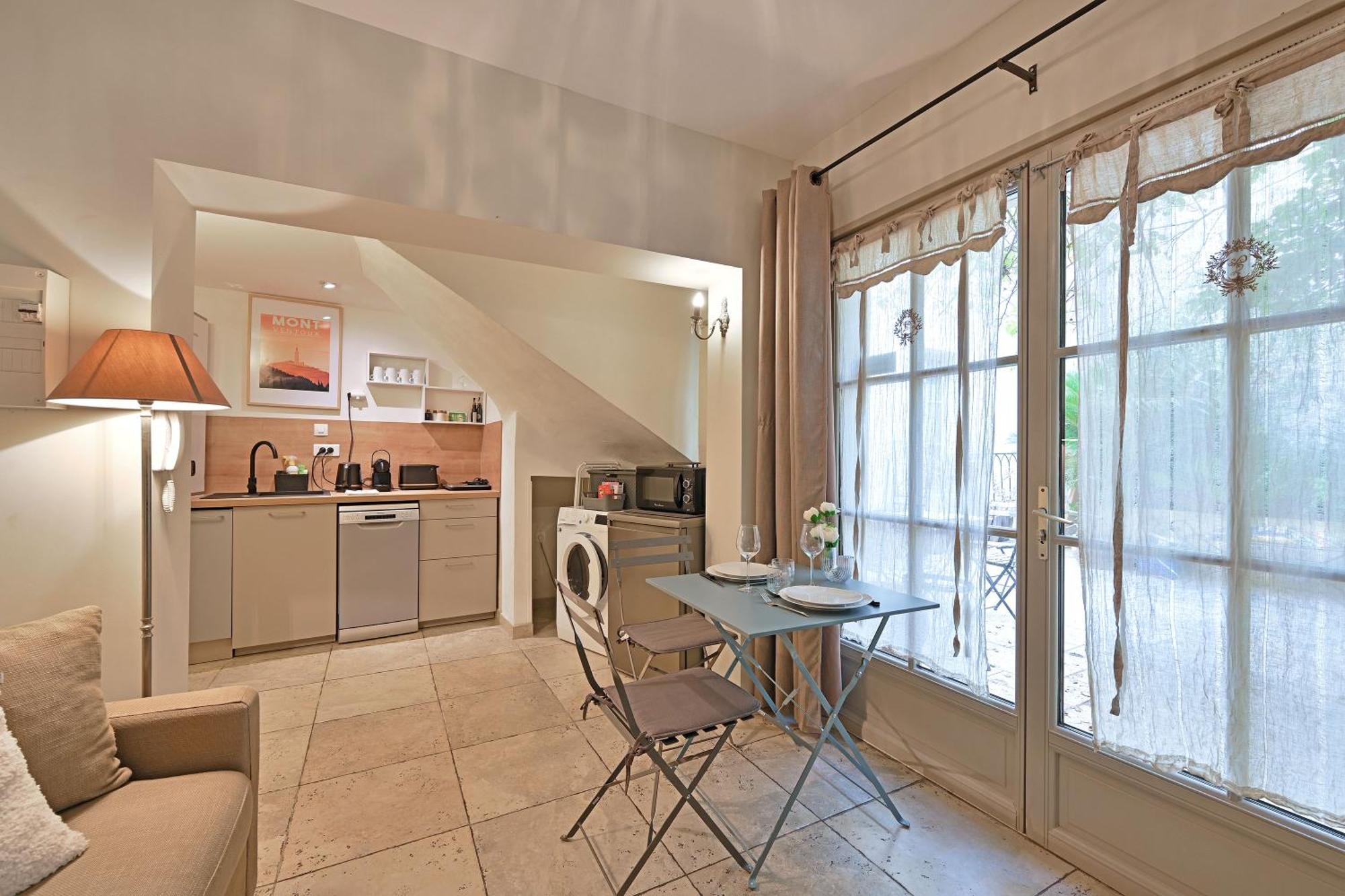 Au Coeur Des Papes, Dans Batisse De Charme Studios & Appartements En Coeur De Ville 아비뇽 외부 사진
